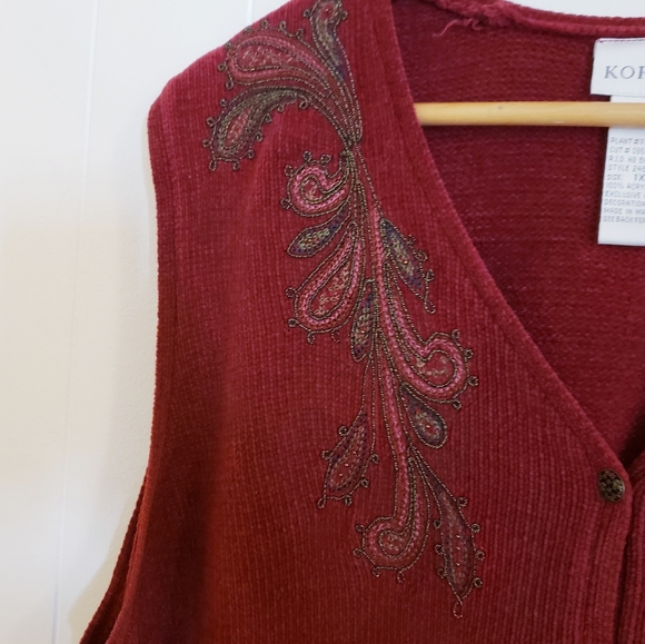 Koret Women Sweater Vest Size 1X Deep Red Rust Chenille Floral stitching edge - Picture 4 of 9